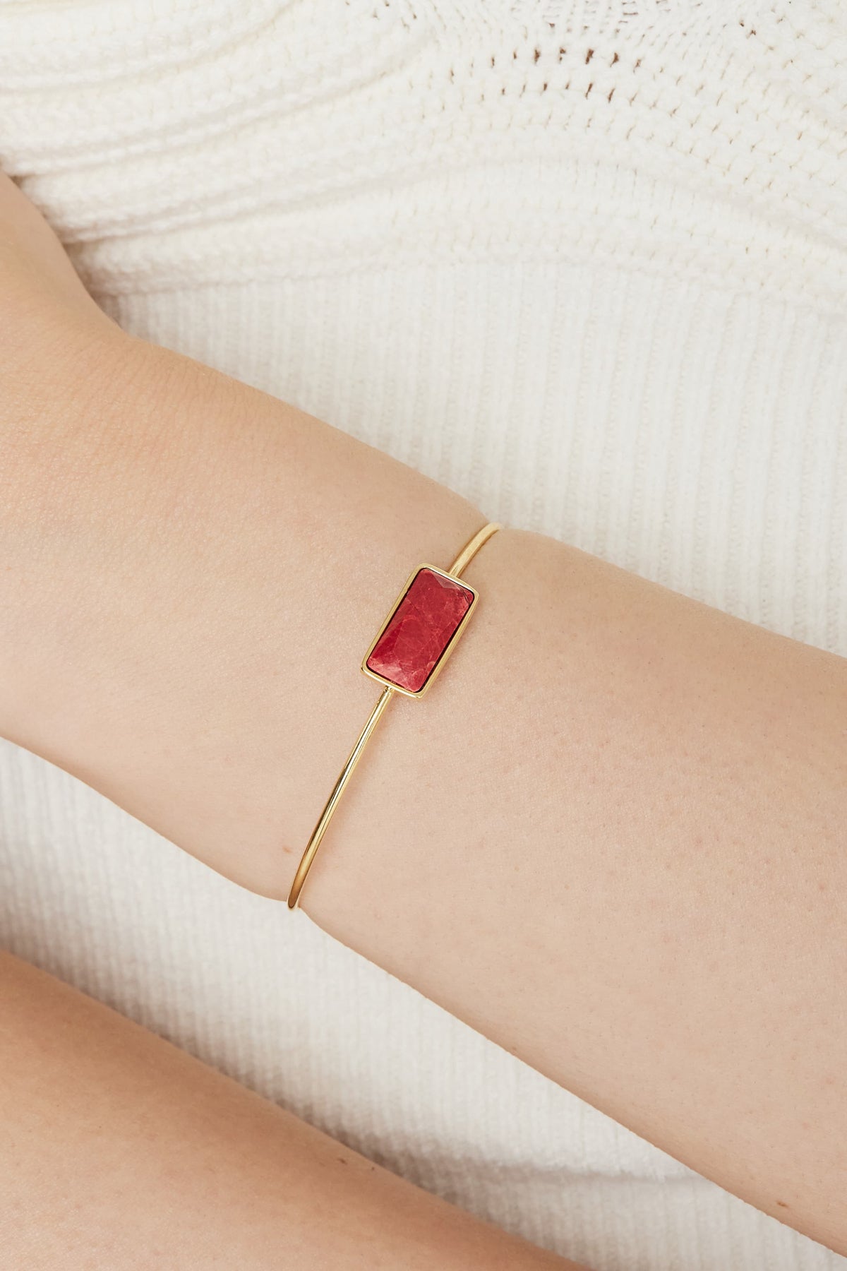 Bracelete Cores da Alma M Howlita Vermelha