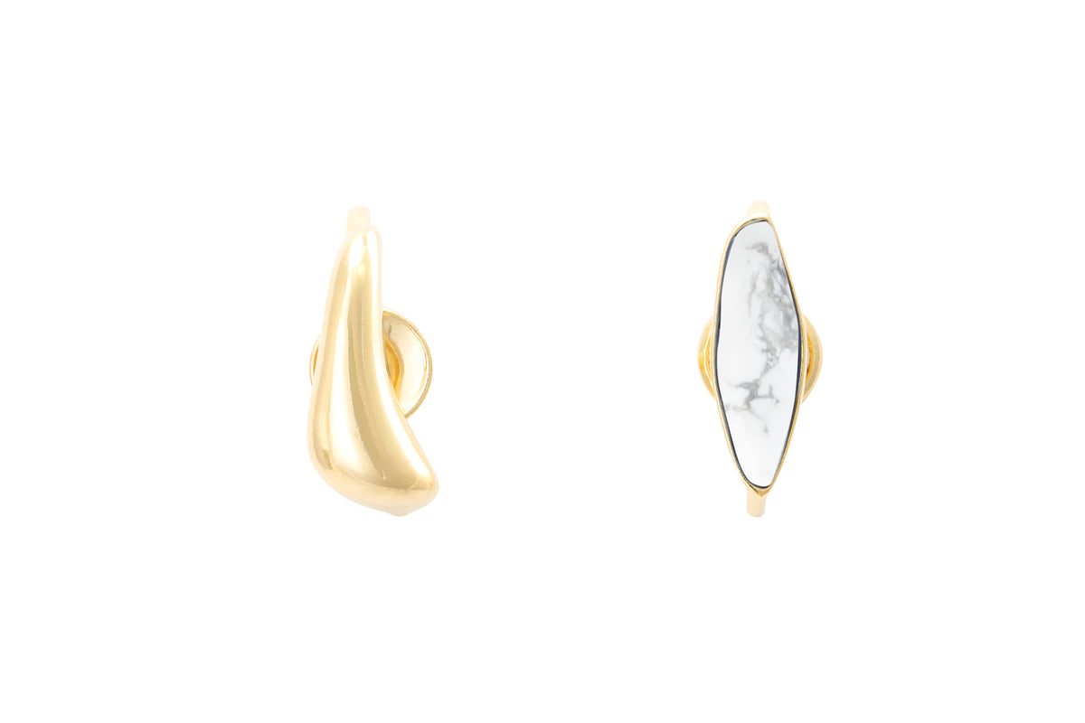 Par de brincos Dual earhook Howlita Branca