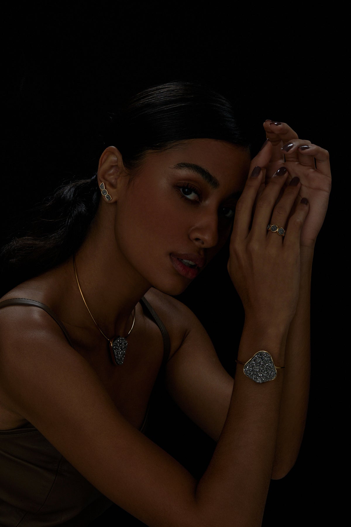 Bracelete Energia Ouro com Máxi Pedra Drusa Titânio