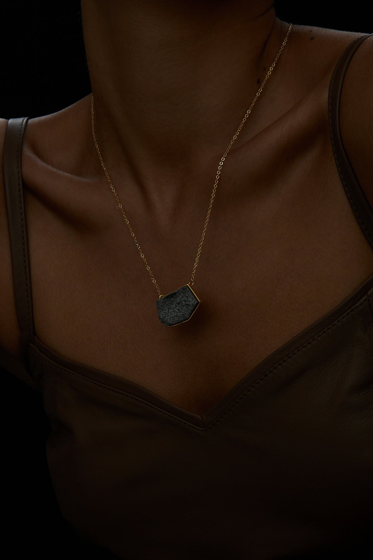 Colar Energia Geometrico G Drusa Titânio