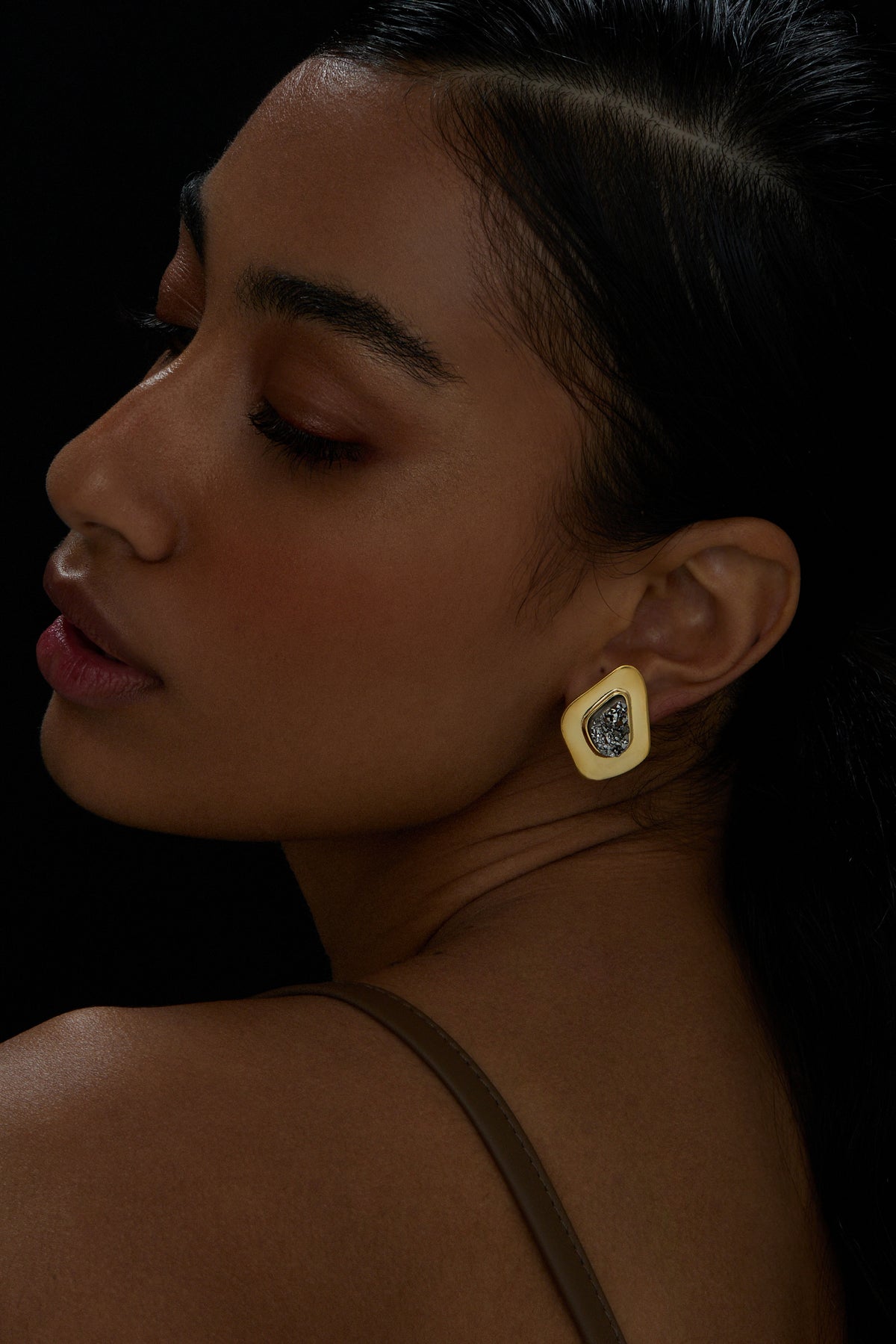 Brinco PF Olhar Orgânico P com Drusa Titânio