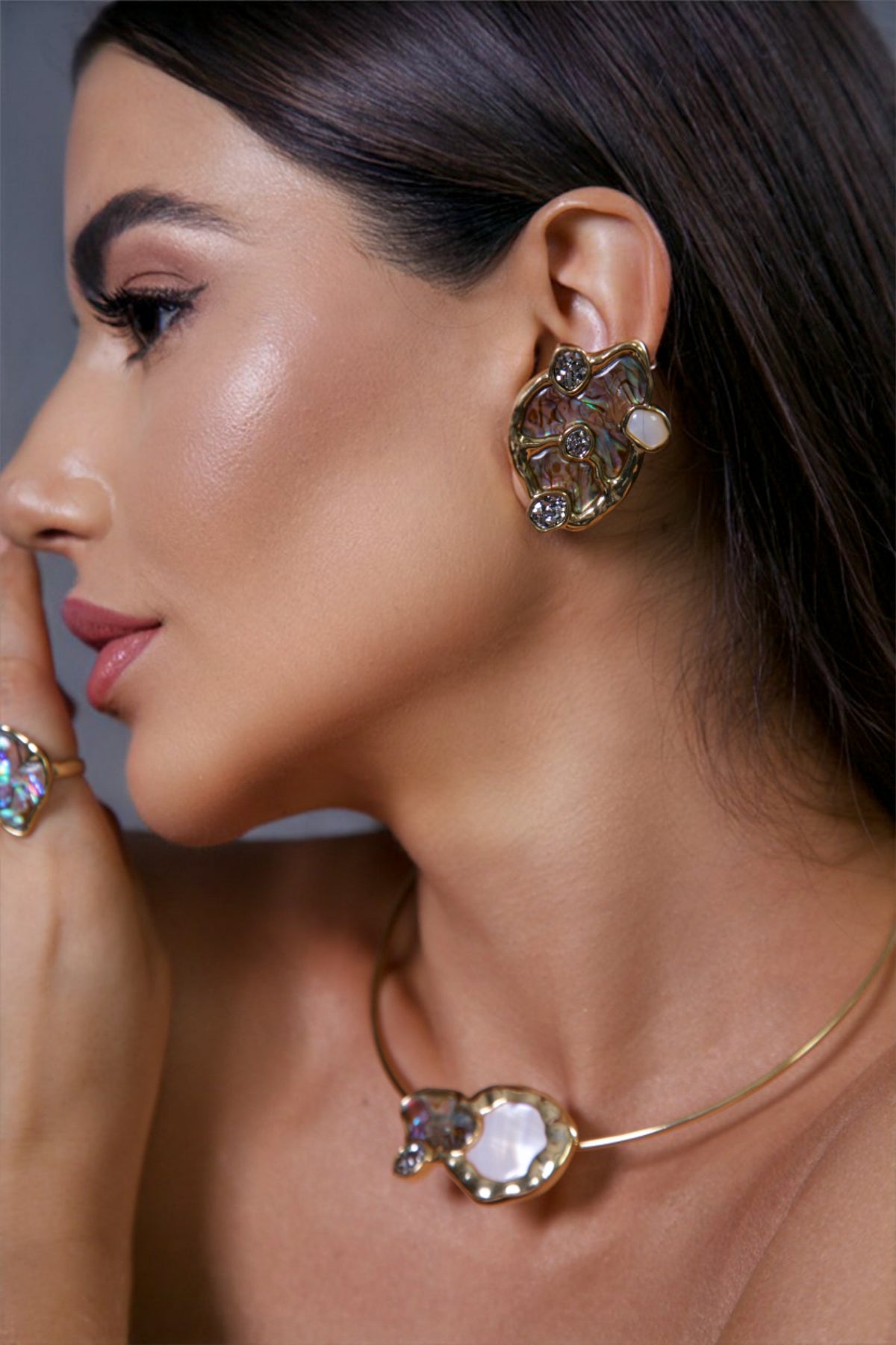 Brinco Aster Dourado com Abalone, Pérola e Drusa - Brinco Amuleto