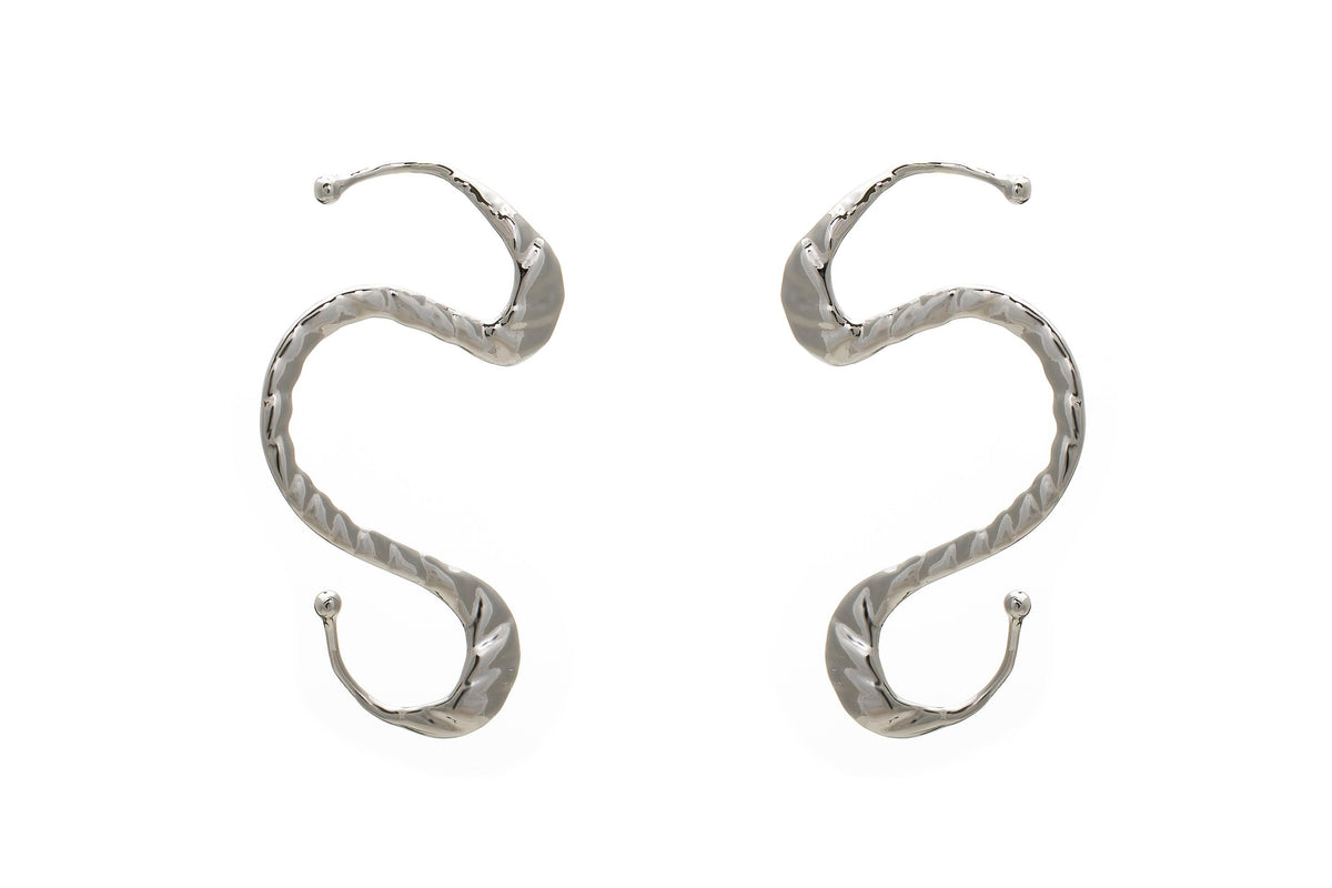 Brinco Organico Aster Liso Ródio Negro