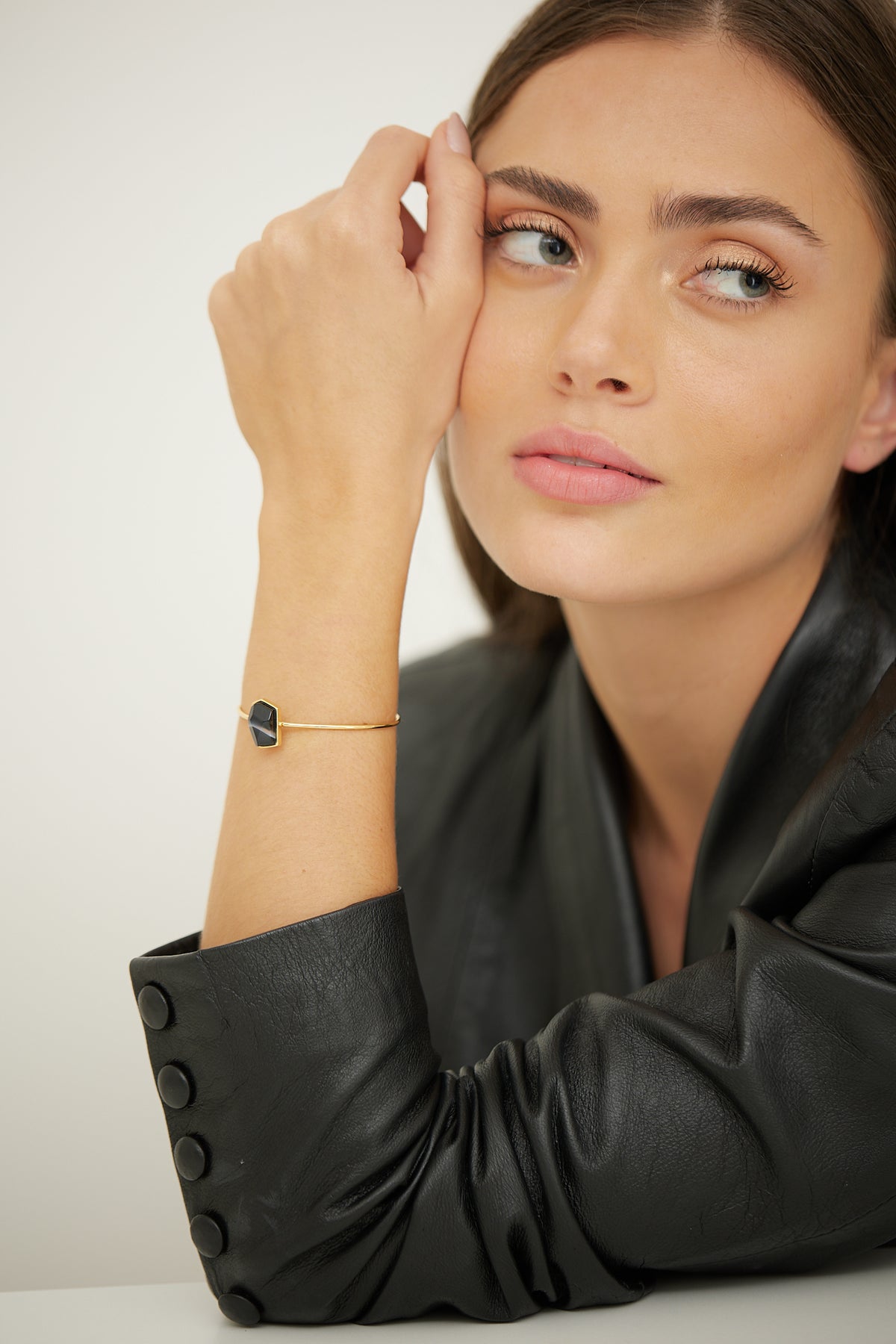 Bracelete Energia Geométrico Ouro Ágata Negra Listrada